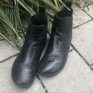 CUTE! Vivobarefoot Chelsea Fulham boot